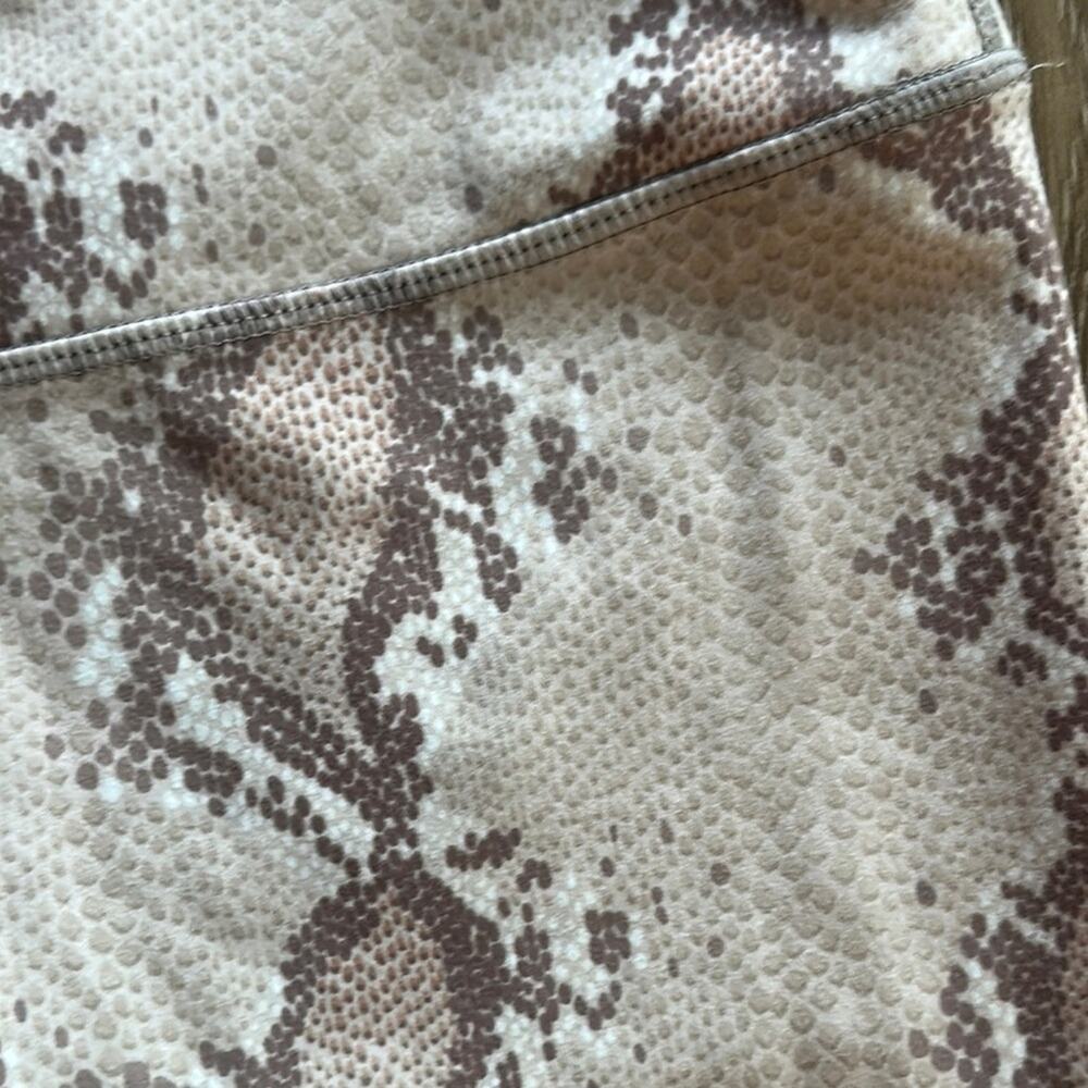 Varley Albury Champagne Snake Biker Shorts Size Small High Rise Supportive - Picture 3 of 5